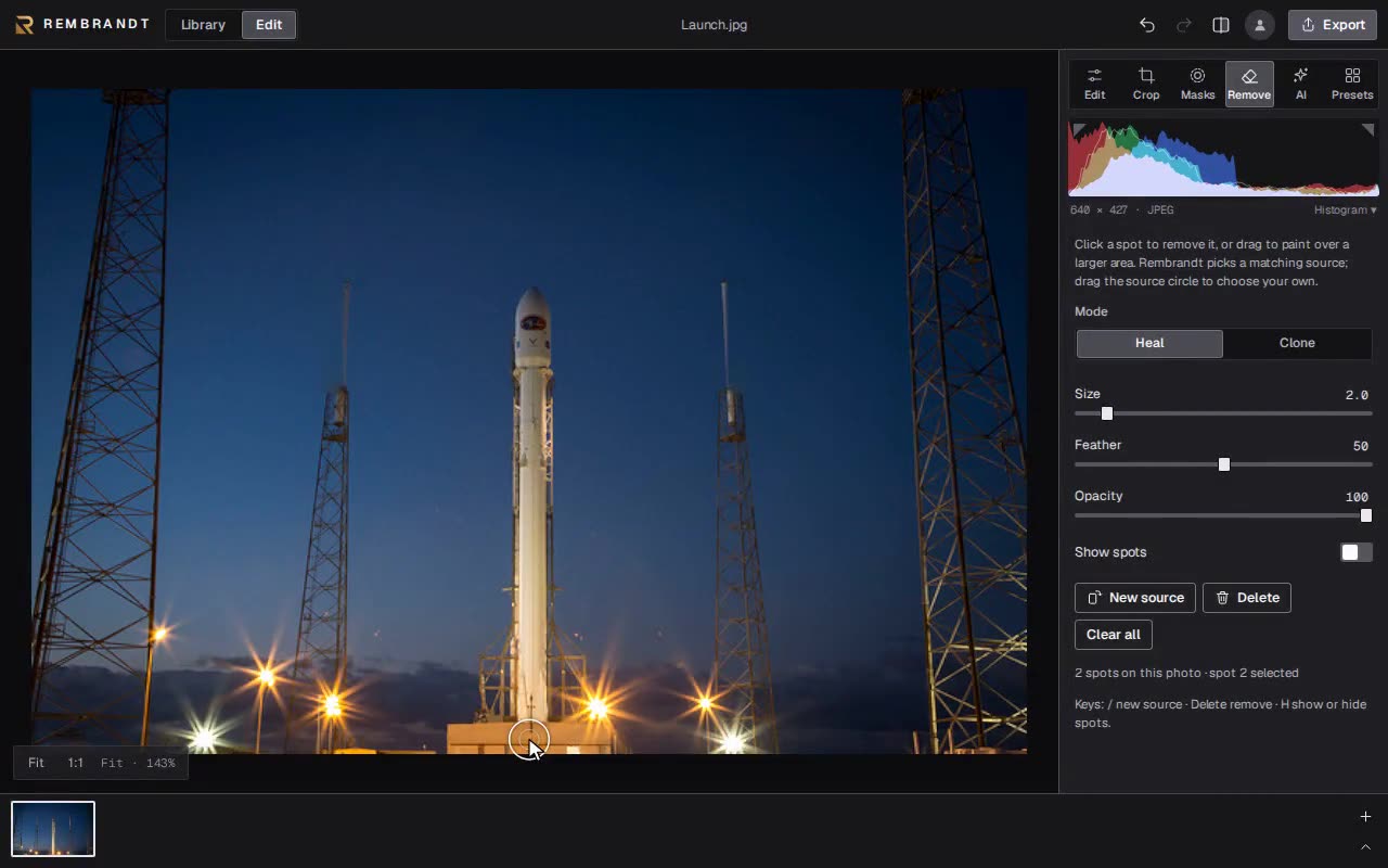 Removing masts next to a rocket